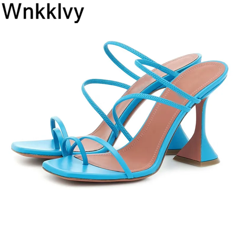 2020 Cup high Heels Slippers Women narrow band split toe sandals Summer flipflops sexy party dress Shoes stilettos female
2020 Cup high Heels Slippers Women narrow band split toe sandals Summer flipflops sexy party dress Shoes stilettos female