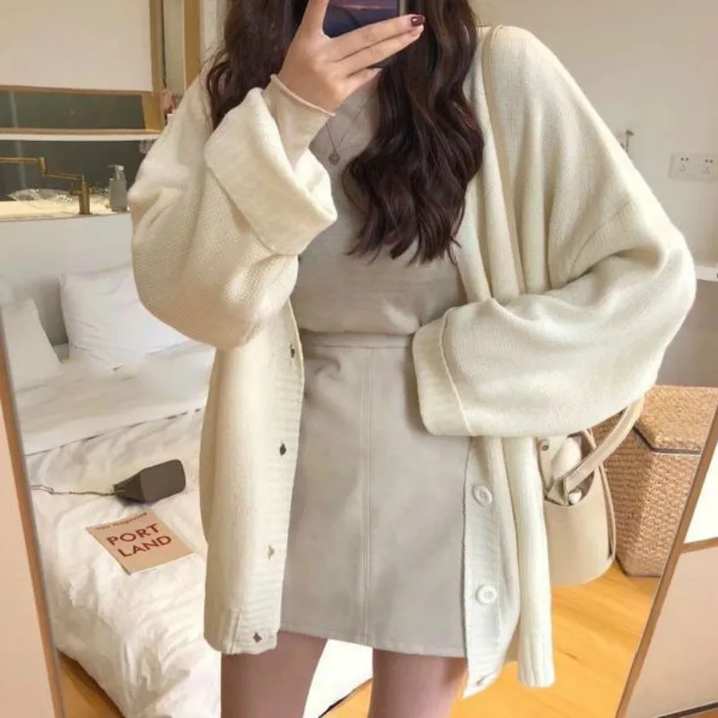 Cardigan Women Full Sleeve V-neck Solid Button Retro Lazy Students Korean Style Fashion All-match Simple Sweater Female
Cardigan Women Full Sleeve V-neck Solid Button Retro Lazy Students Korean Style Fashion All-match Simple Sweater Female