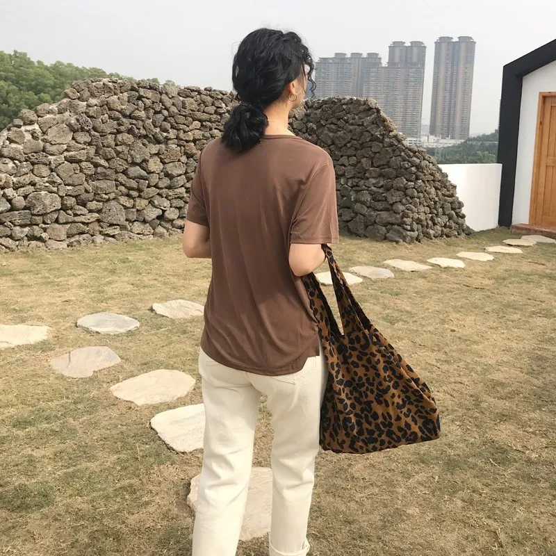 XZ026 2021 summer new short-sleeved T-shirt female Korean version loose student girl
XZ026 2021 summer new short-sleeved T-shirt female Korean version loose student girl