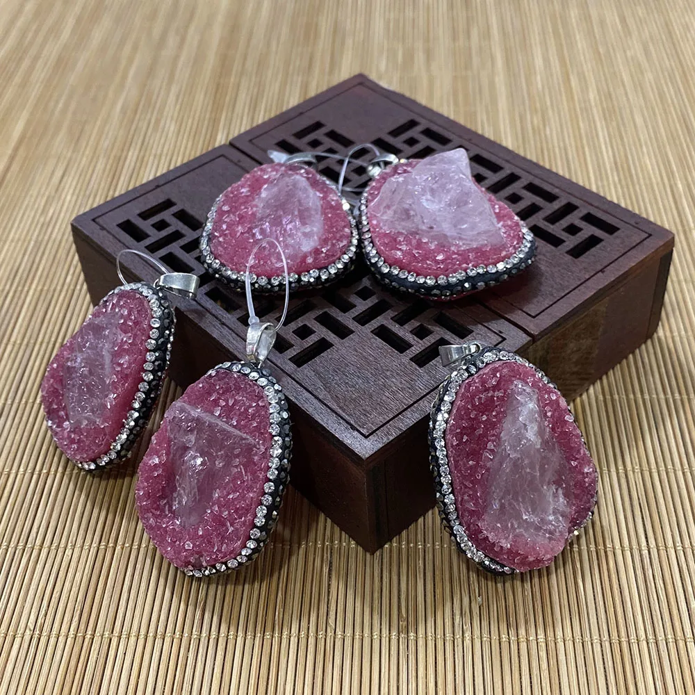 Natural Stone Amethyst Pink Crystal Obsidian Pendant Irregular Shape Handmade DIY Jewelry Making Necklace Bracelet Accessories 
Natural Stone Amethyst Pink Crystal Obsidian Pendant Irregular Shape Handmade DIY Jewelry Making Necklace Bracelet Accessories