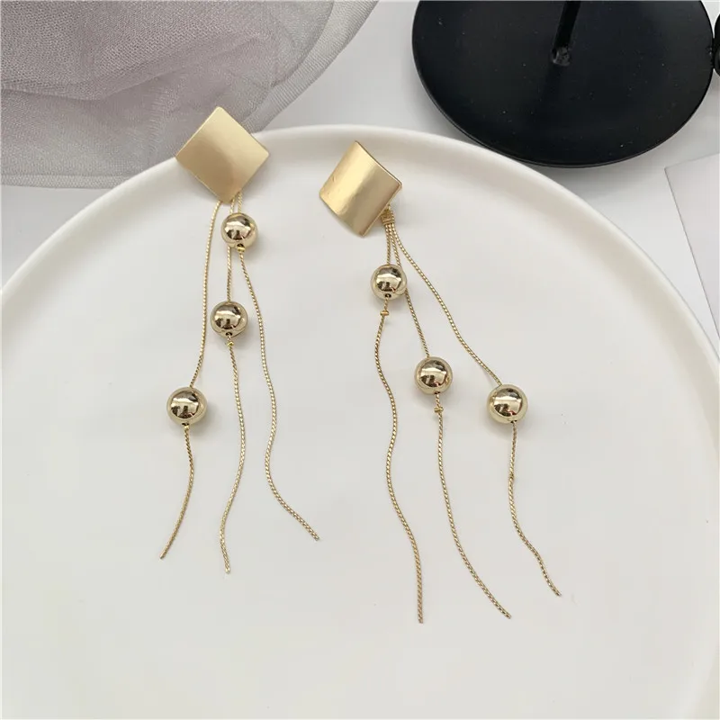 2020 new design fashion Geometric square tassels pearl golden metal long dangle earrings for women party punk jewelry
2020 new design fashion Geometric square tassels pearl golden metal long dangle earrings for women party punk jewelry
