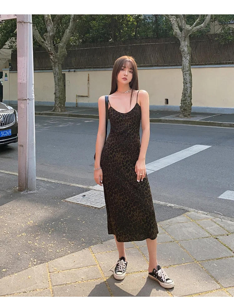 Hua Yuan Korean Sexy V-neck Leopard-print Sling Female Summer Temperament Shoulder-exposed Slim Mid-length French Base Dress 
Hua Yuan Korean Sexy V-neck Leopard-print Sling Female Summer Temperament Shoulder-exposed Slim Mid-length French Base Dress