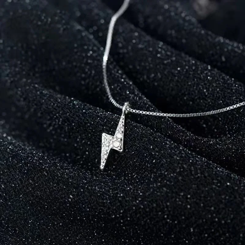 Fashion Vintage Personality Crystal Pendant Necklace Anime Y2k Jewelry Couples Streetwear Aesthetic Friends Gothic Accessories.
Fashion Vintage Personality Crystal Pendant Necklace Anime Y2k Jewelry Couples Streetwear Aesthetic Friends Gothic Accessories.