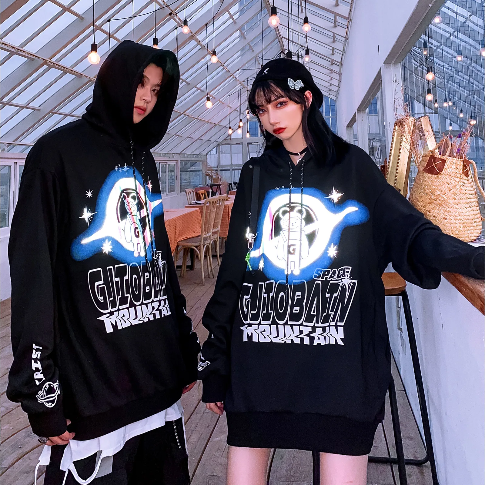 Hip Hop Loose Hoodies Jackets Fashion Couples Reflective Space Bear Print Sweatshirts Autumn Winter Men's Hooded Pullovers Coats
Hip Hop Loose Hoodies Jackets Fashion Couples Reflective Space Bear Print Sweatshirts Autumn Winter Men's Hooded Pullovers Coats