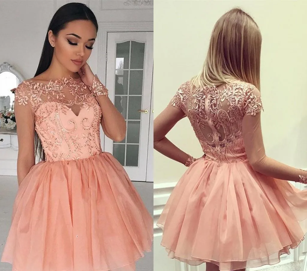 

Short Peach Pink Lace Cocktail Dresses Sexy Illusion Back Sheer Neck Mini Homecoming Dress for Girl Semi-Formal Party