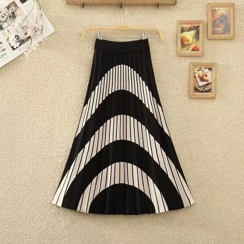 Женская осенне-зимняя длинная трикотажная юбка-трапеция с геометрическим рисунком
Женская осенне-зимняя длинная трикотажная юбка-трапеция с геометрическим рисунком