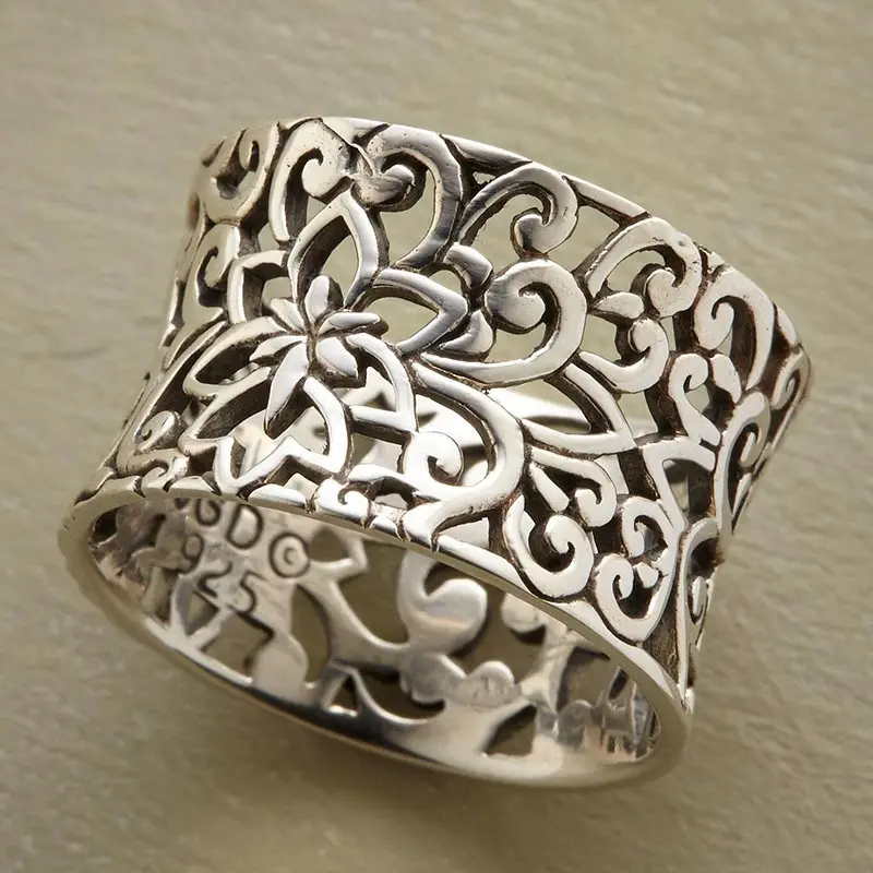 Vintage Hallowing Out Flower Rings for Women 2021 New Arrivals Women's Wedding Ring Massive Bride Jewelry Accessories Gifts
Vintage Hallowing Out Flower Rings for Women 2021 New Arrivals Women's Wedding Ring Massive Bride Jewelry Accessories Gifts