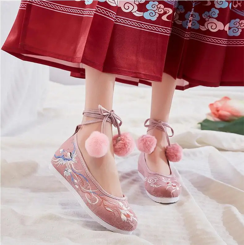 Removable hair ball Shoes Ladies Lightweight Chinese Embroidered Canvas Hanfu Casual Shoes Increased Buckle Strap Shoes
Removable hair ball Shoes Ladies Lightweight Chinese Embroidered Canvas Hanfu Casual Shoes Increased Buckle Strap Shoes