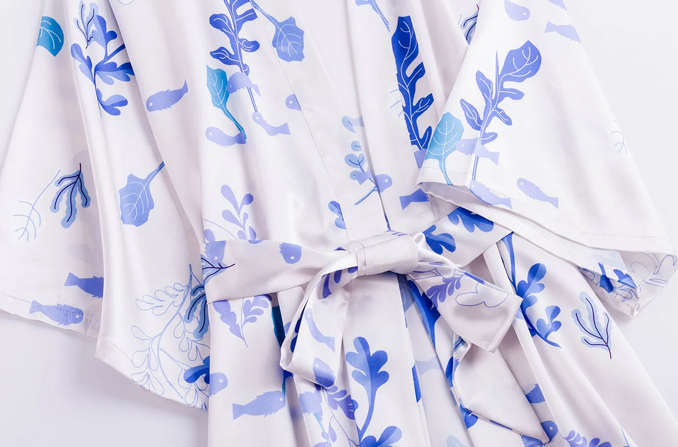 Women's Summer Viscose Fiber Pajamas Bathrobe Robe Printed Silk Japanese-Style Bathrobe Can Be Worn outside Homewear sleepwear
Women's Summer Viscose Fiber Pajamas Bathrobe Robe Printed Silk Japanese-Style Bathrobe Can Be Worn outside Homewear sleepwear