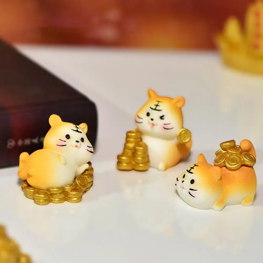 Tiger Figurine Exquisite Adorable Resin Fine Workmanship Desktop Decor Fortune Tiger Miniature for Office
Tiger Figurine Exquisite Adorable Resin Fine Workmanship Desktop Decor Fortune Tiger Miniature for Office