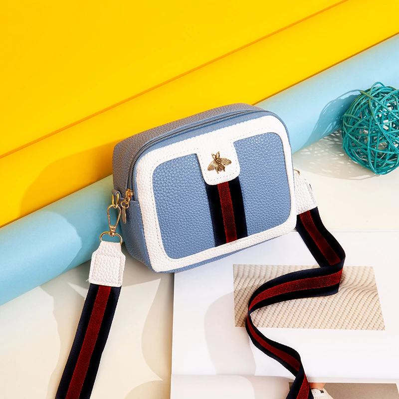 Women Shoulder Bag Blue Red Stripe Coin Purse Bee Handbag Messenger Phone Match-Color Square Fashion Lady Small Bags Wholesale
Women Shoulder Bag Blue Red Stripe Coin Purse Bee Handbag Messenger Phone Match-Color Square Fashion Lady Small Bags Wholesale