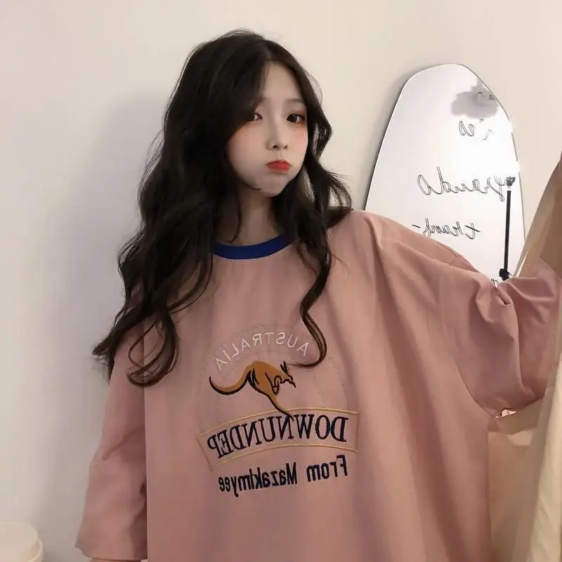 Kangaroo Embroidered T-shirt 2022SS Retro Hong Kong Style Short Sleeve Shirts Preppy Loose Korean Trend Harajuku Social Punk Top
Kangaroo Embroidered T-shirt 2022SS Retro Hong Kong Style Short Sleeve Shirts Preppy Loose Korean Trend Harajuku Social Punk Top