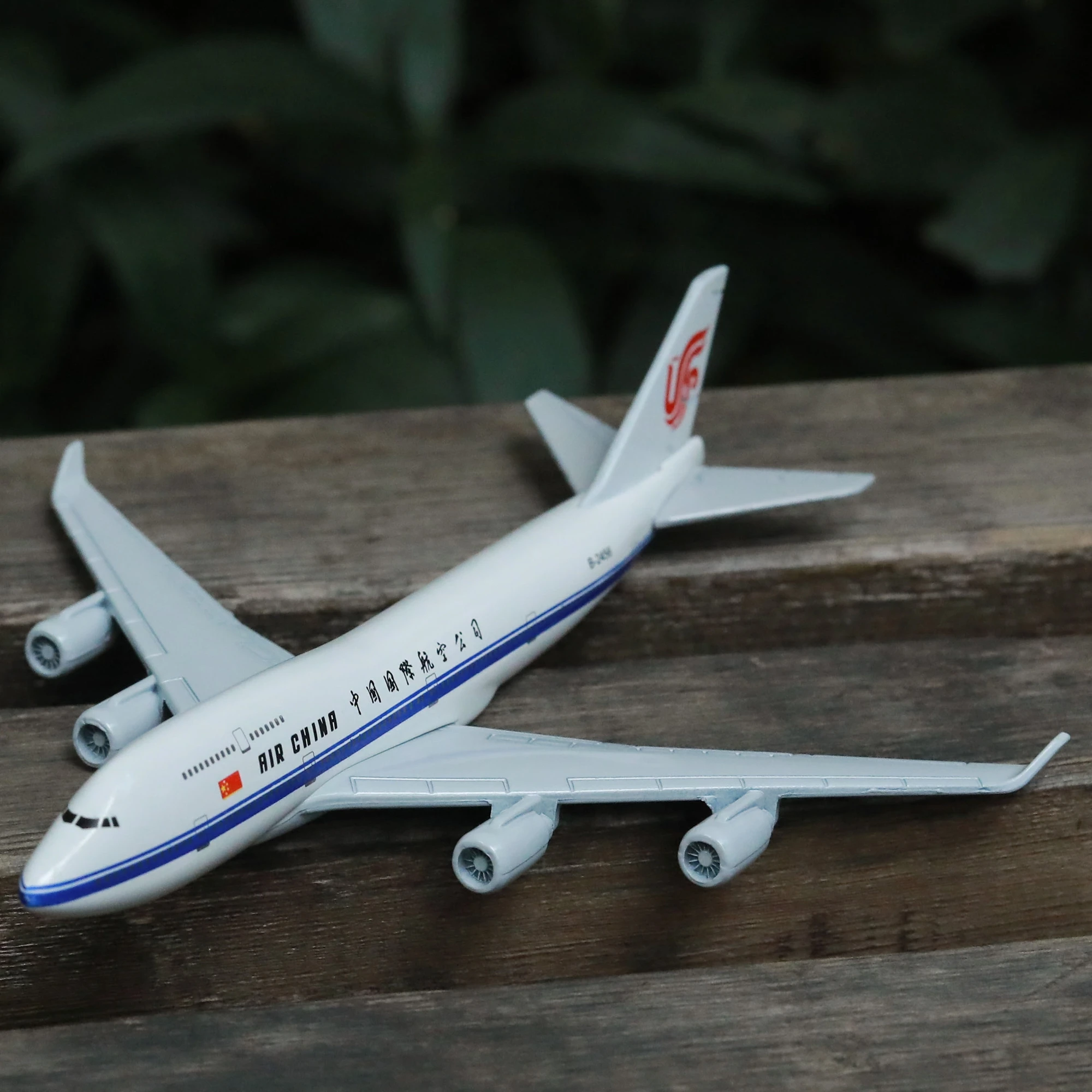 Модель самолета Diecast Air China, модель самолета Боинг 747 6 дюймов, металлический самолет, украшение для дома и офиса, мини-Мото, игрушки для детей
Модель самолета Diecast Air China, модель самолета Боинг 747 6 дюймов, металлический самолет, украшение для дома и офиса, мини-Мото, игрушки для детей