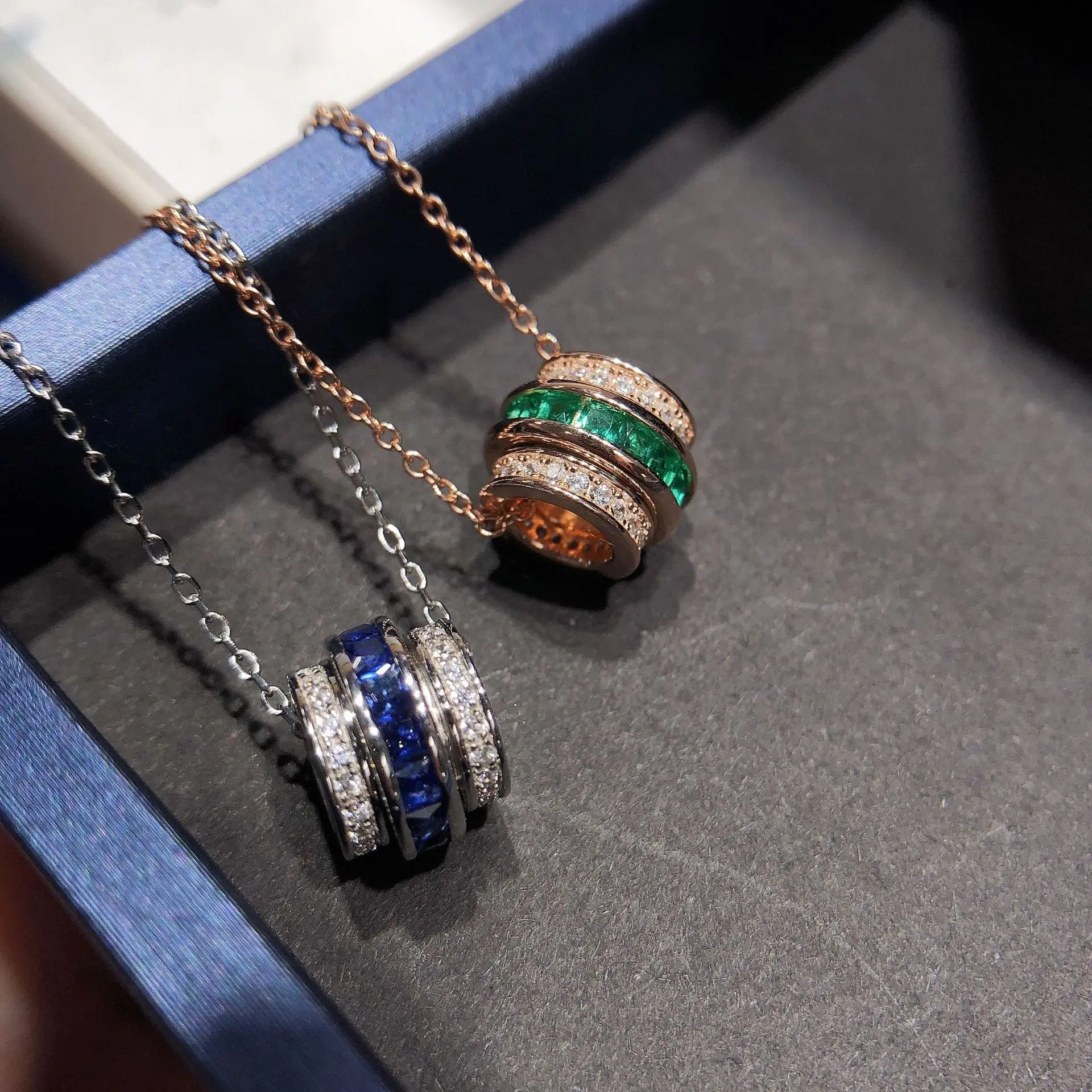 Lab Creat Emeralds Pendant Necklace for Women S925 Sterling Silver Rose Gold Plated Rotatable Choker Chain Drop Shipping
Lab Creat Emeralds Pendant Necklace for Women S925 Sterling Silver Rose Gold Plated Rotatable Choker Chain Drop Shipping