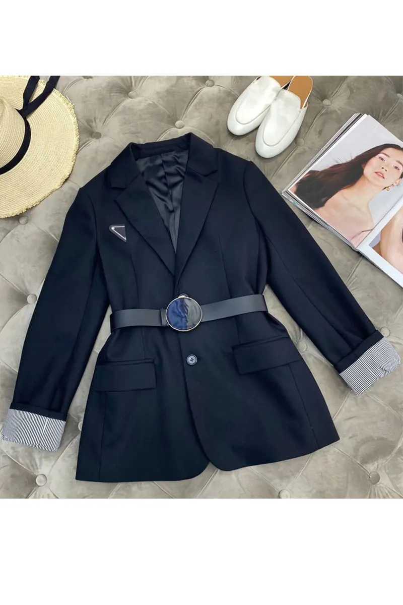 2021 Spring and Autumn New Triangle Logo Women's Blouse Contrasting Color Stripes Lining Disc Letter Belt Fashion Black Suit
2021 Spring and Autumn New Triangle Logo Women's Blouse Contrasting Color Stripes Lining Disc Letter Belt Fashion Black Suit