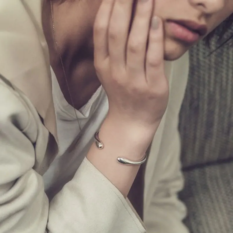 S925 Sterling Silver Bangle For Women Open Light Luxury And Simple Temperament Charm Bangle Jewelry Wholesale
S925 Sterling Silver Bangle For Women Open Light Luxury And Simple Temperament Charm Bangle Jewelry Wholesale
