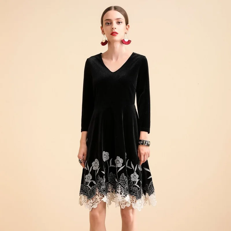 Runway ladies Embroidery dresses 2021 new spring Women eleganc Flower Retro dress Celebrities autumn velvet V-Neck party Dress
Runway ladies Embroidery dresses 2021 new spring Women eleganc Flower Retro dress Celebrities autumn velvet V-Neck party Dress