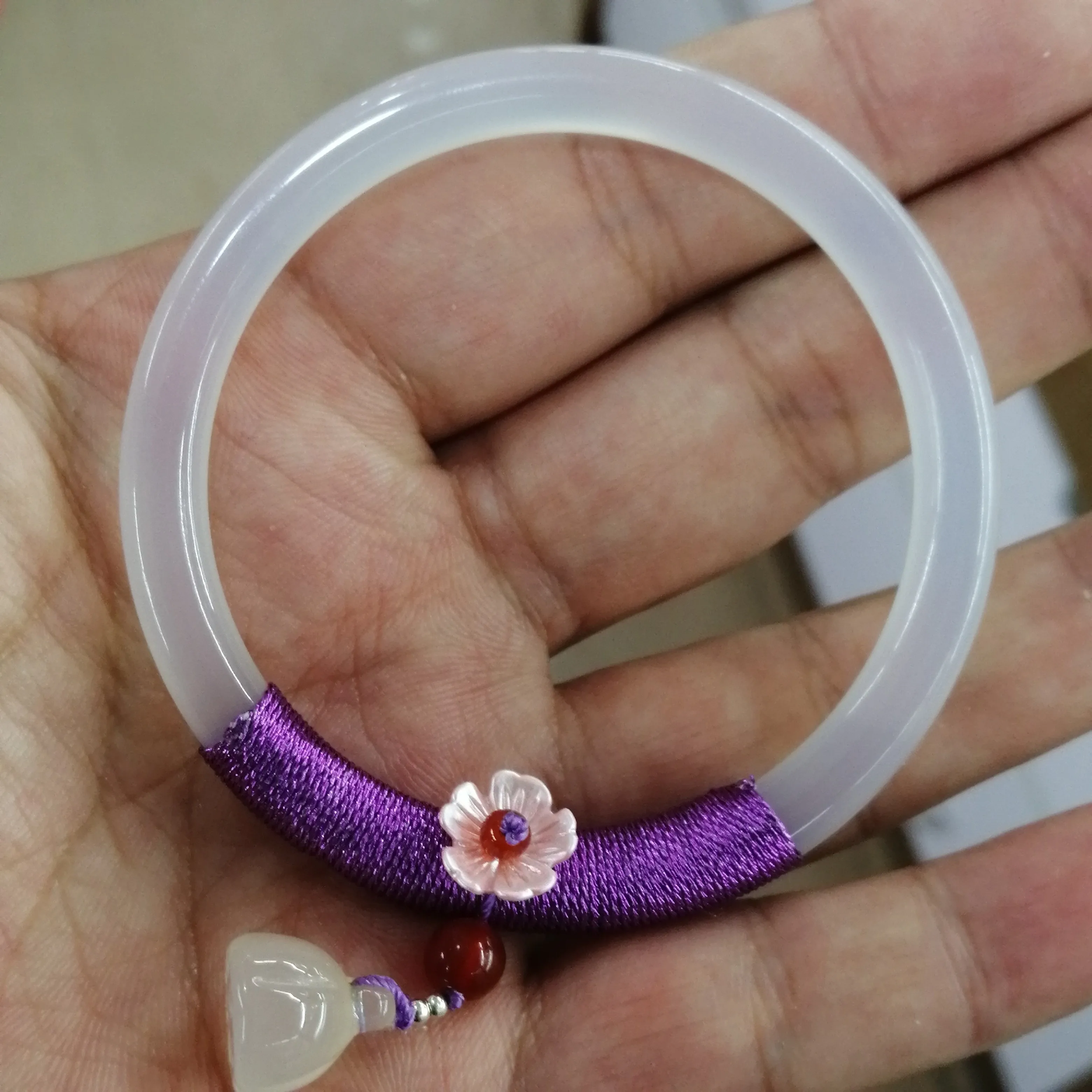 Genuine Natural Flower Jade Bangle Women Healing Jewelry White Chalcedony Real Jades Bangles Lucky Amulet Bracelets Ladies Gifts
Genuine Natural Flower Jade Bangle Women Healing Jewelry White Chalcedony Real Jades Bangles Lucky Amulet Bracelets Ladies Gifts