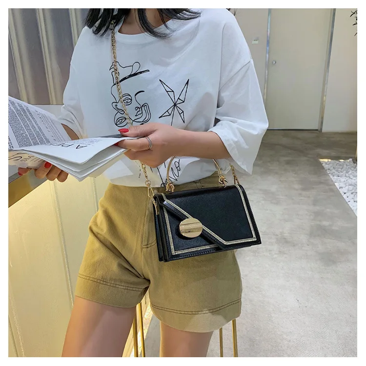 Chain Crossbody Bags For Women Small Shoulder Messenger Bag Special Lock Design Female Travel Handbags
Chain Crossbody Bags For Women Small Shoulder Messenger Bag Special Lock Design Female Travel Handbags