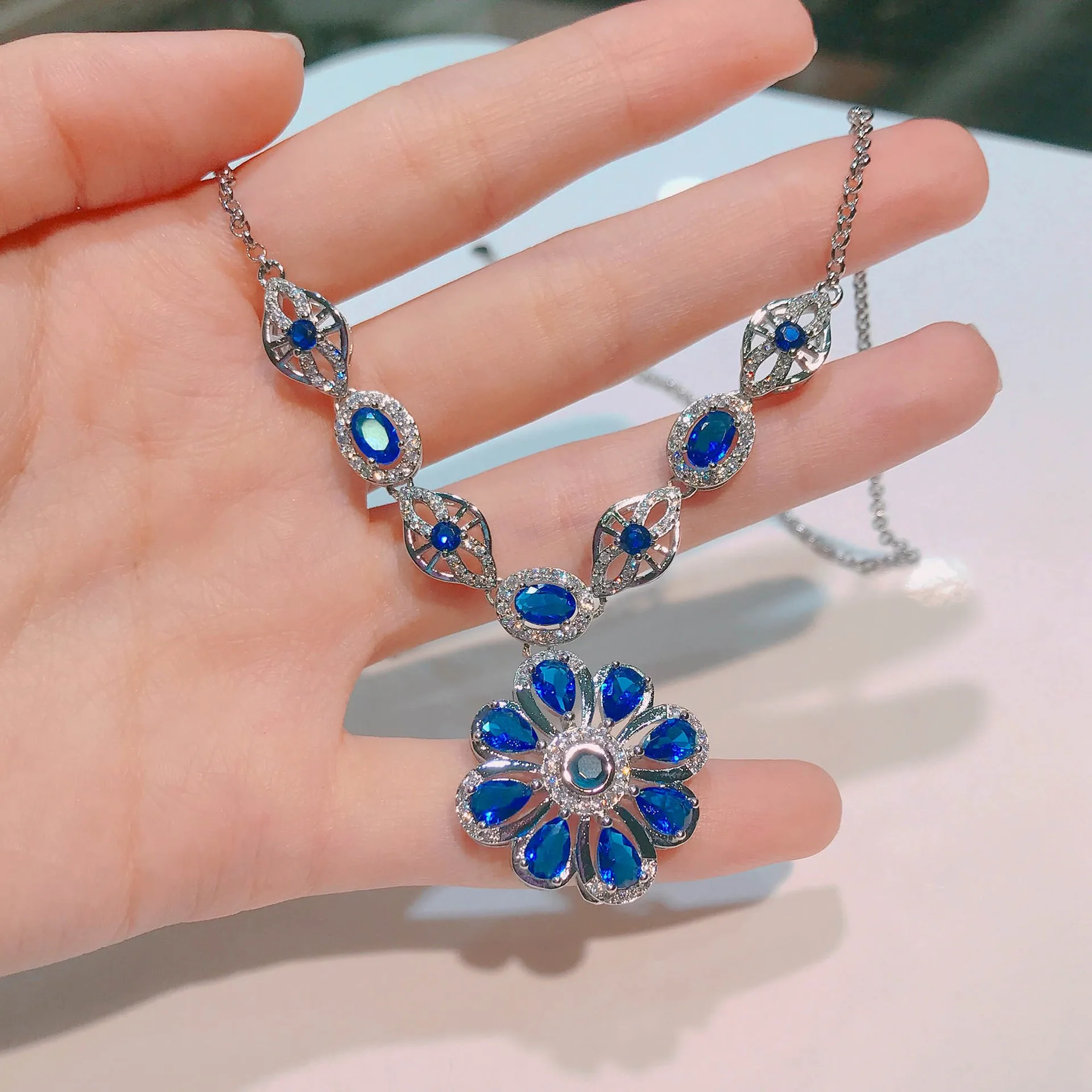 Luxury Sea Blue Topaz S925 Silver Pendant Necklace for Women Elegant Sun Flower Shape Sweater Necklace Charm Anniversary Gift
Luxury Sea Blue Topaz S925 Silver Pendant Necklace for Women Elegant Sun Flower Shape Sweater Necklace Charm Anniversary Gift