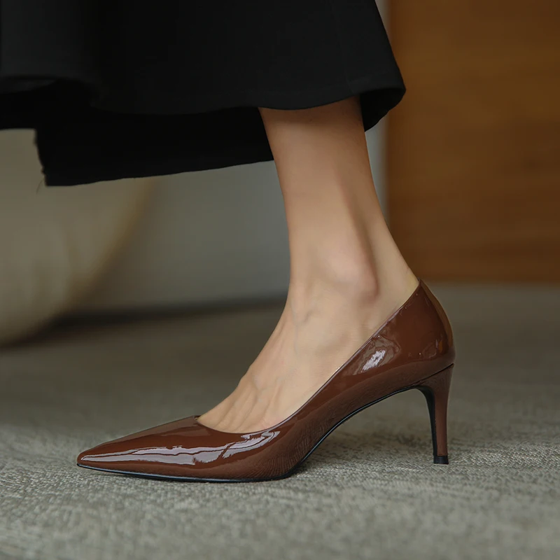 Osunlina Woman's Pointed Toe Pumps Elegant 6.5cm High Thin Heels Party Wedding Handmade Patent Leather Fashion Lady Shoes A176
Osunlina Woman's Pointed Toe Pumps Elegant 6.5cm High Thin Heels Party Wedding Handmade Patent Leather Fashion Lady Shoes A176