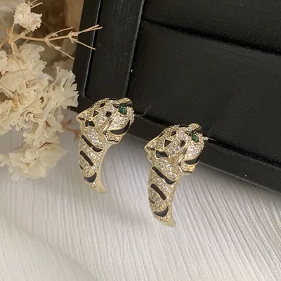 Leopard Earrings For Women Zebra Black Spot Texture Earrings Micro Inlaid Zircon S925 Silver Temperament Creative Animal Jewelry
Leopard Earrings For Women Zebra Black Spot Texture Earrings Micro Inlaid Zircon S925 Silver Temperament Creative Animal Jewelry