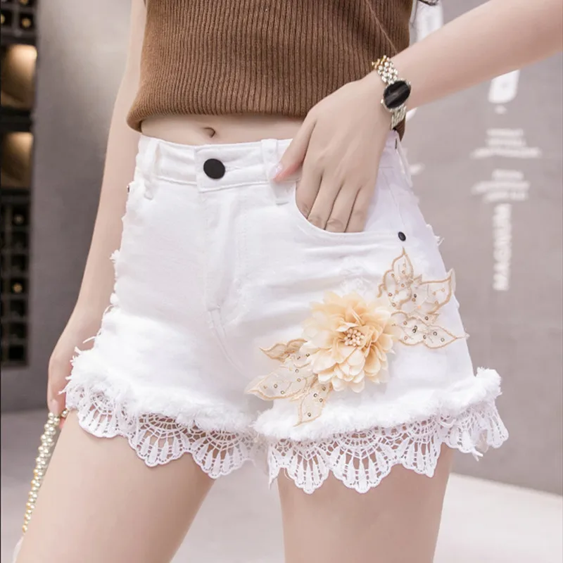 Summer Women Denim Shorts Fashion Embroidered Girlie Shorts Pants Street Punk Style Skinny Female Jeans Decoration With Lace
Summer Women Denim Shorts Fashion Embroidered Girlie Shorts Pants Street Punk Style Skinny Female Jeans Decoration With Lace