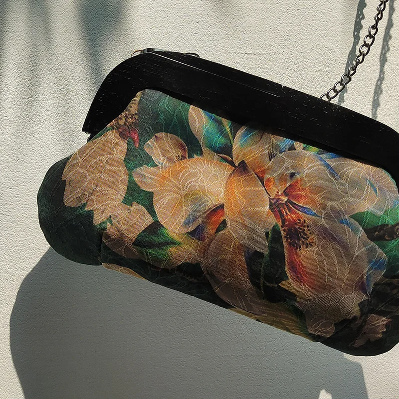 Чонсам в античном стиле с сумочкой, чистая ароматная Марля в руке, сумка-мессенджер в руке, универсальный Шелковый чистый деревянный рот 
Чонсам в античном стиле с сумочкой, чистая ароматная Марля в руке, сумка-мессенджер в руке, универсальный Шелковый чистый деревянный рот