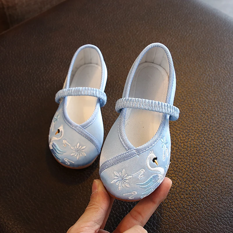 Children Canvas Shoes Dance shoes with Embroidery Kids Girls Flat Soft Cow Muscle Sole Sneakers Non-slip Comfortable ST042
Children Canvas Shoes Dance shoes with Embroidery Kids Girls Flat Soft Cow Muscle Sole Sneakers Non-slip Comfortable ST042