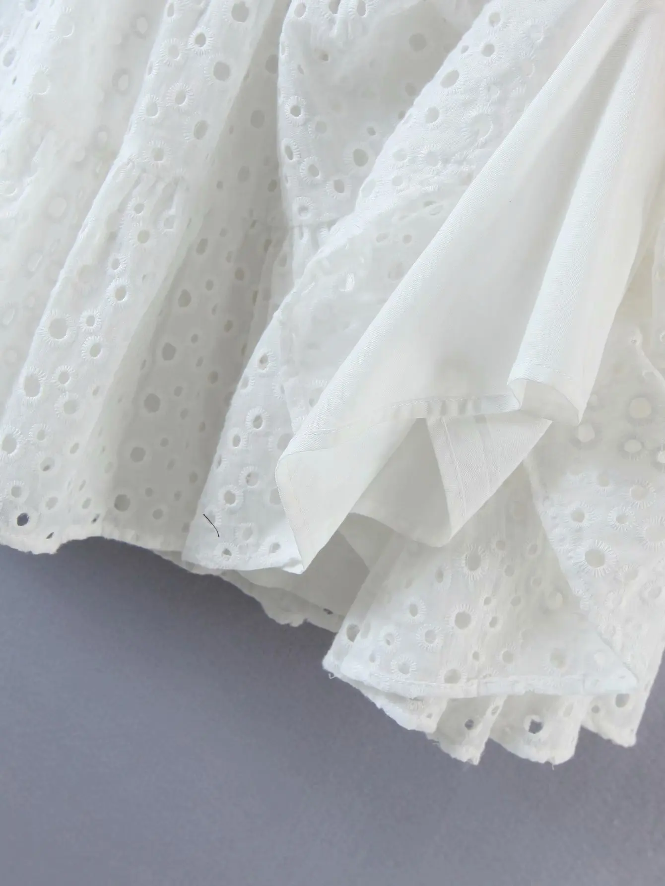 2021 New Femme White Lace Dress V-neck Petal Sleeve Cotton Sweet Mini Dress Embroidery Hollow Out A-line Vestidos Boho Robes
2021 New Femme White Lace Dress V-neck Petal Sleeve Cotton Sweet Mini Dress Embroidery Hollow Out A-line Vestidos Boho Robes