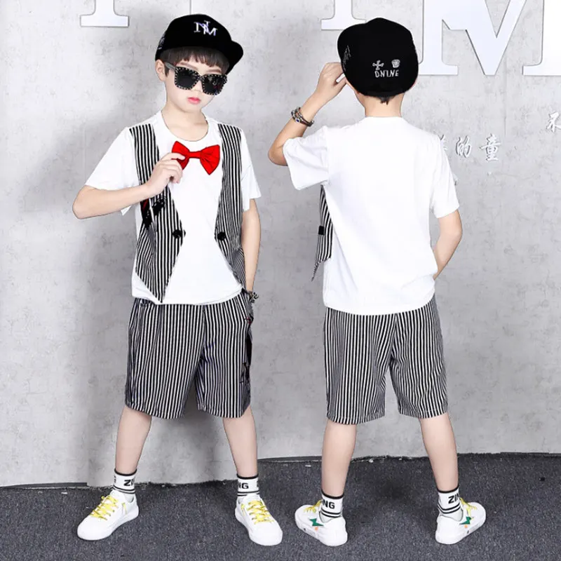 Комплект летней одежды для мальчиков, футболка в полоску с короткими рукавами + шорты, 2020
Комплект летней одежды для мальчиков, футболка в полоску с короткими рукавами + шорты, 2020