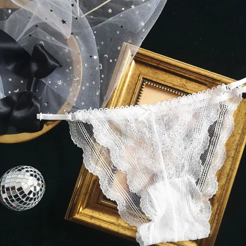 women Lace Sexy panties Thong Transparent Underwear Low Waist Temptation Hollow Out Panties String Seamless Briefs
women Lace Sexy panties Thong Transparent Underwear Low Waist Temptation Hollow Out Panties String Seamless Briefs