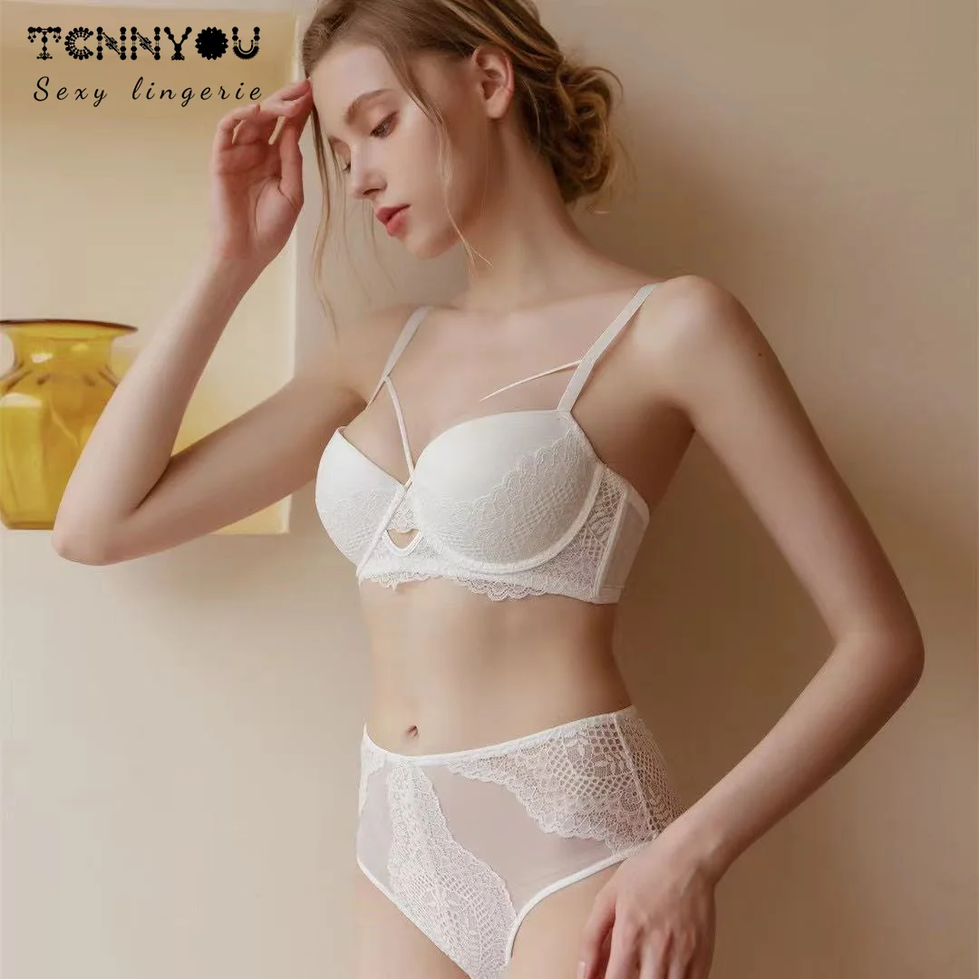 TCNNYOU Sexy Lingerie Europe And America Lace Bra Splicing Transparent Nylon Decals Ladies Underwear Underpants Suit
TCNNYOU Sexy Lingerie Europe And America Lace Bra Splicing Transparent Nylon Decals Ladies Underwear Underpants Suit