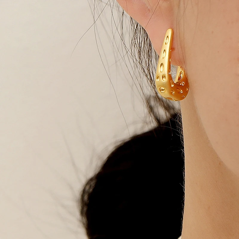 

GSOLD Trendy Geometric Irregular Metal Texture U-Shaped Earring Simple All-Match Retro Copper Alloy Ear Studs For Women Girls