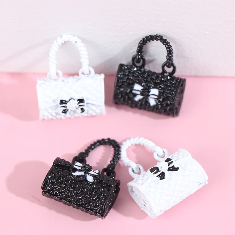 2pcs 1/12 Dollhouse Metal Handbag Miniature Shopping Bag For Clothes Accessories Doll House Decoration Accessories
2pcs 1/12 Dollhouse Metal Handbag Miniature Shopping Bag For Clothes Accessories Doll House Decoration Accessories