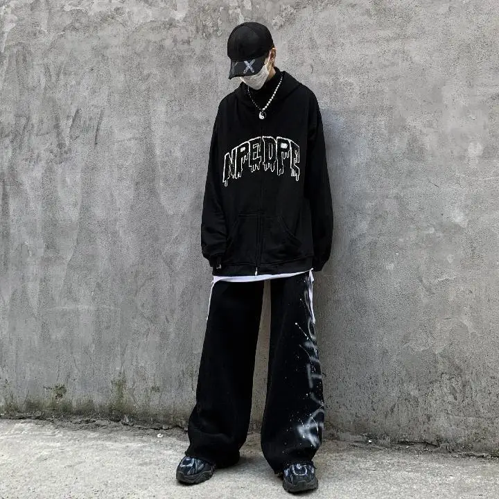 Redeemer Europe and America original ink splashing hand painted graffiti loose straight retro Street dad pants men's and women's
Redeemer Europe and America original ink splashing hand painted graffiti loose straight retro Street dad pants men's and women's