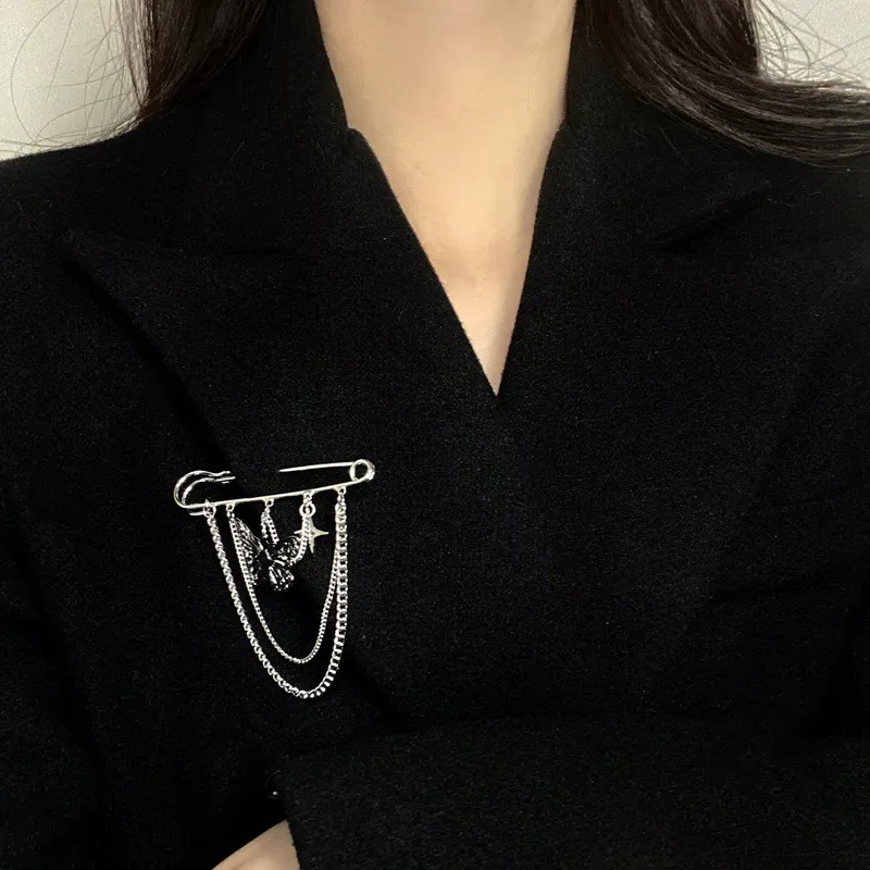 Fashion Creative Bowknot Chain Tassel Brooch Pin Trendy Accessories Ins Style Women Lapel Collar Pin Scarf Clothes Decor
Fashion Creative Bowknot Chain Tassel Brooch Pin Trendy Accessories Ins Style Women Lapel Collar Pin Scarf Clothes Decor