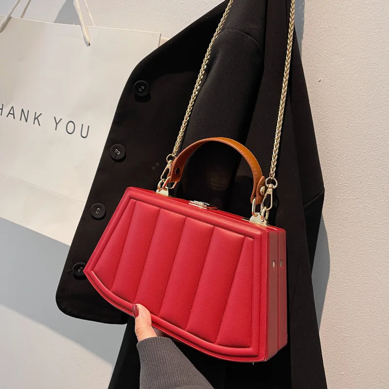 High-quality Ladies Chain Box Bag 2021Autumn and Winter New Casual One-shoulder Chain Bag Fashion Net Red Portable Messenger Bag
High-quality Ladies Chain Box Bag 2021Autumn and Winter New Casual One-shoulder Chain Bag Fashion Net Red Portable Messenger Bag
