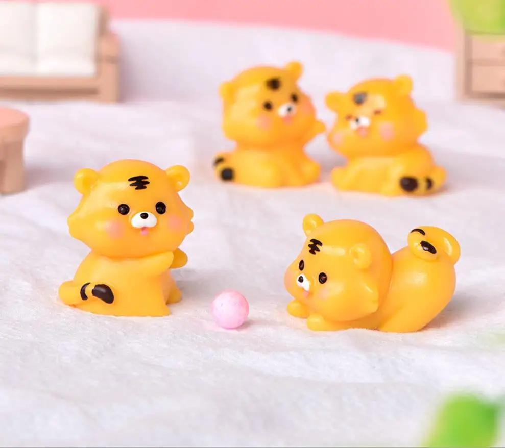 Симпатичная миниатюрная фигурка тигра из полимерной смолы для украшения сада, настольные статуи «сделай сам» для домашнего декора
Симпатичная миниатюрная фигурка тигра из полимерной смолы для украшения сада, настольные статуи «сделай сам» для домашнего декора