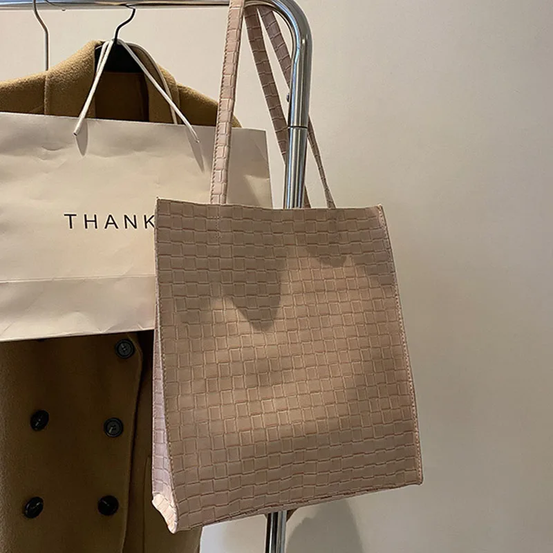 QIAOSANSAN Women's Bags Large-capacity One Shoulder New Trendy Tote Wild Simple Check Pattern Shopping High-quality AA Leather
QIAOSANSAN Women's Bags Large-capacity One Shoulder New Trendy Tote Wild Simple Check Pattern Shopping High-quality AA Leather