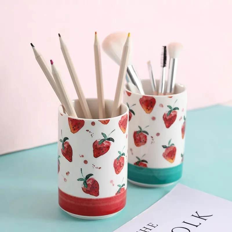 Desktop Debris Storage Jar Strawberry Pattern Brush Pen Storage Holder Makeup Cotton Swab Storage Box Ceramic Craft Decor
Desktop Debris Storage Jar Strawberry Pattern Brush Pen Storage Holder Makeup Cotton Swab Storage Box Ceramic Craft Decor