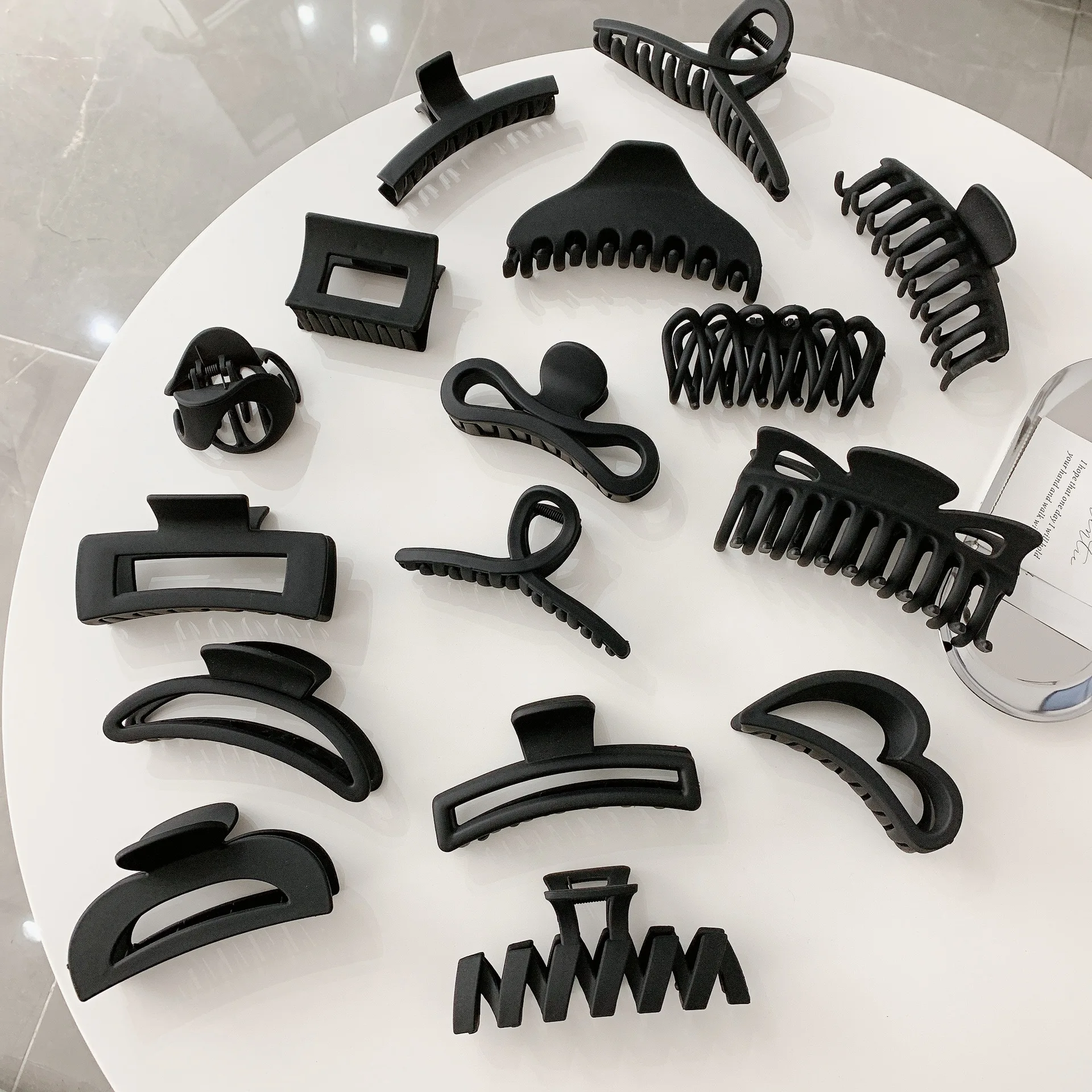 New Korean Fall And Winter Matte Black Acrylic Hair Claws Clips Geometrical Hair Accessories For Woman Girls
New Korean Fall And Winter Matte Black Acrylic Hair Claws Clips Geometrical Hair Accessories For Woman Girls