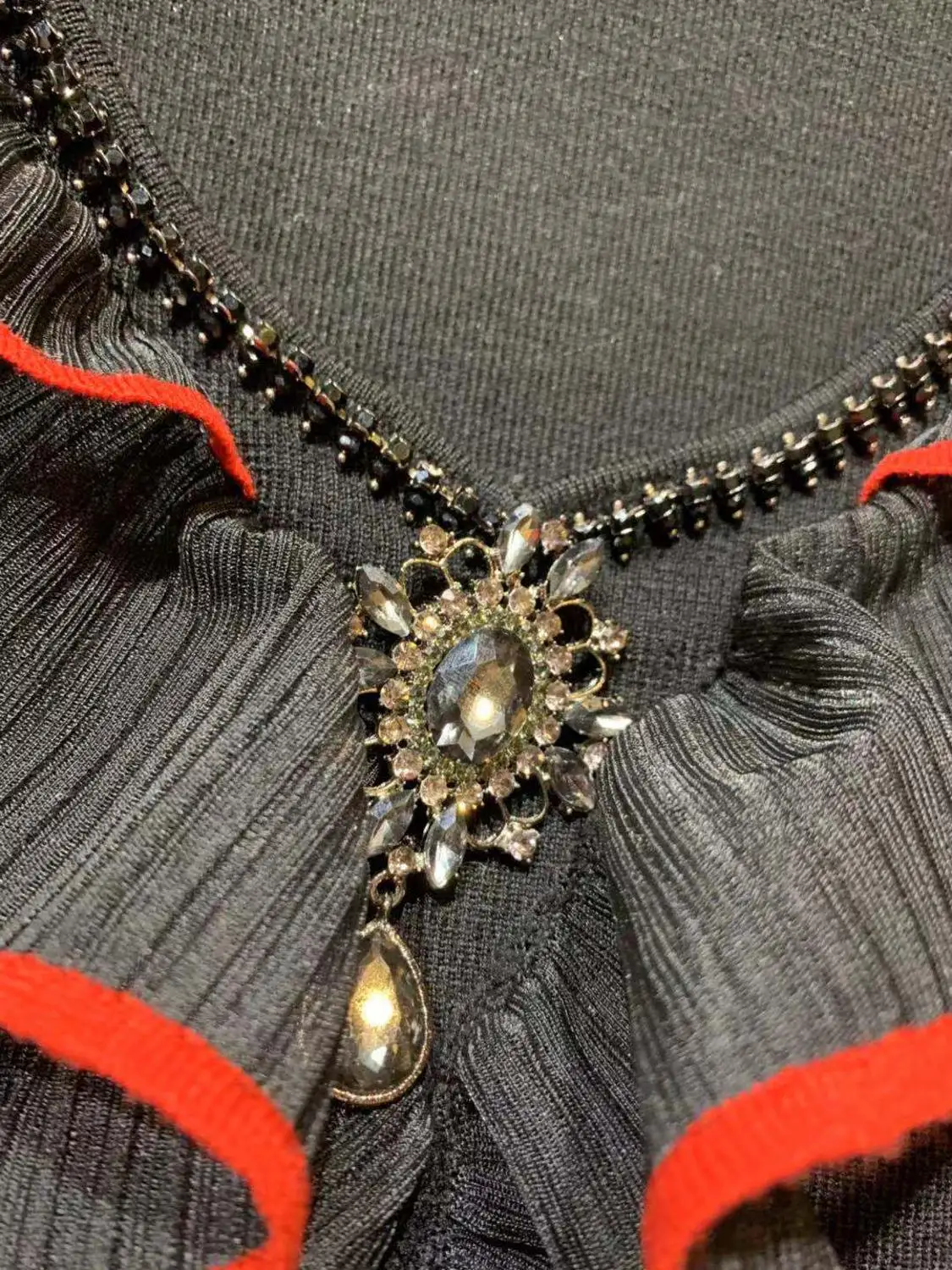 2020 new spring Black ruffled sweater for Women long sleeve ladies slim V-neck slim knitted pullover top female beading knitwear
2020 new spring Black ruffled sweater for Women long sleeve ladies slim V-neck slim knitted pullover top female beading knitwear