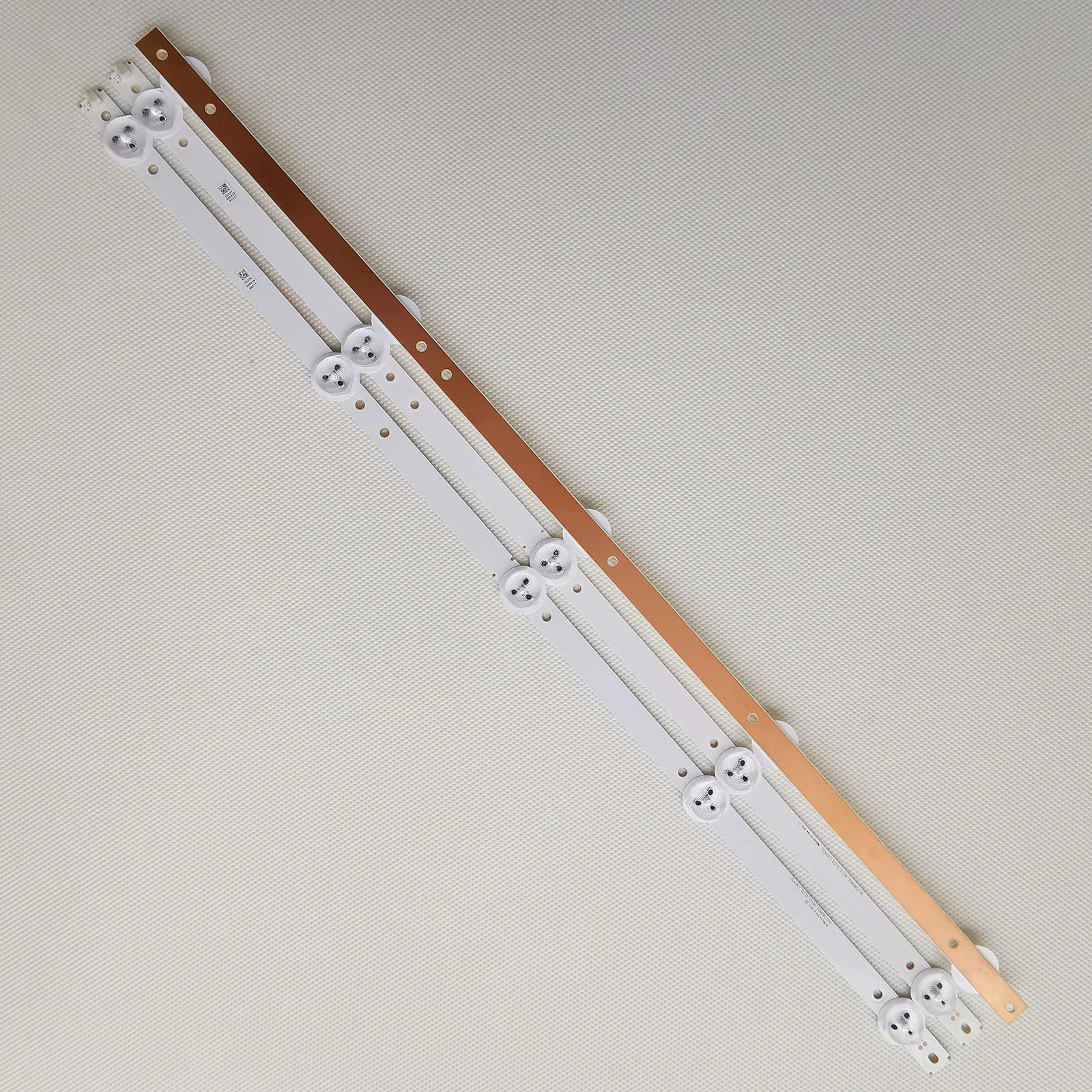 Новая Оригинальная Светодиодная лента 15 шт./лот для подсветки Proline Bravis 28C2000B 28-дюймовый телевизор L2830HD SVJ280A01 REV3 5LED 130402 M280X13
Новая Оригинальная Светодиодная лента 15 шт./лот для подсветки Proline Bravis 28C2000B 28-дюймовый телевизор L2830HD SVJ280A01 REV3 5LED 130402 M280X13