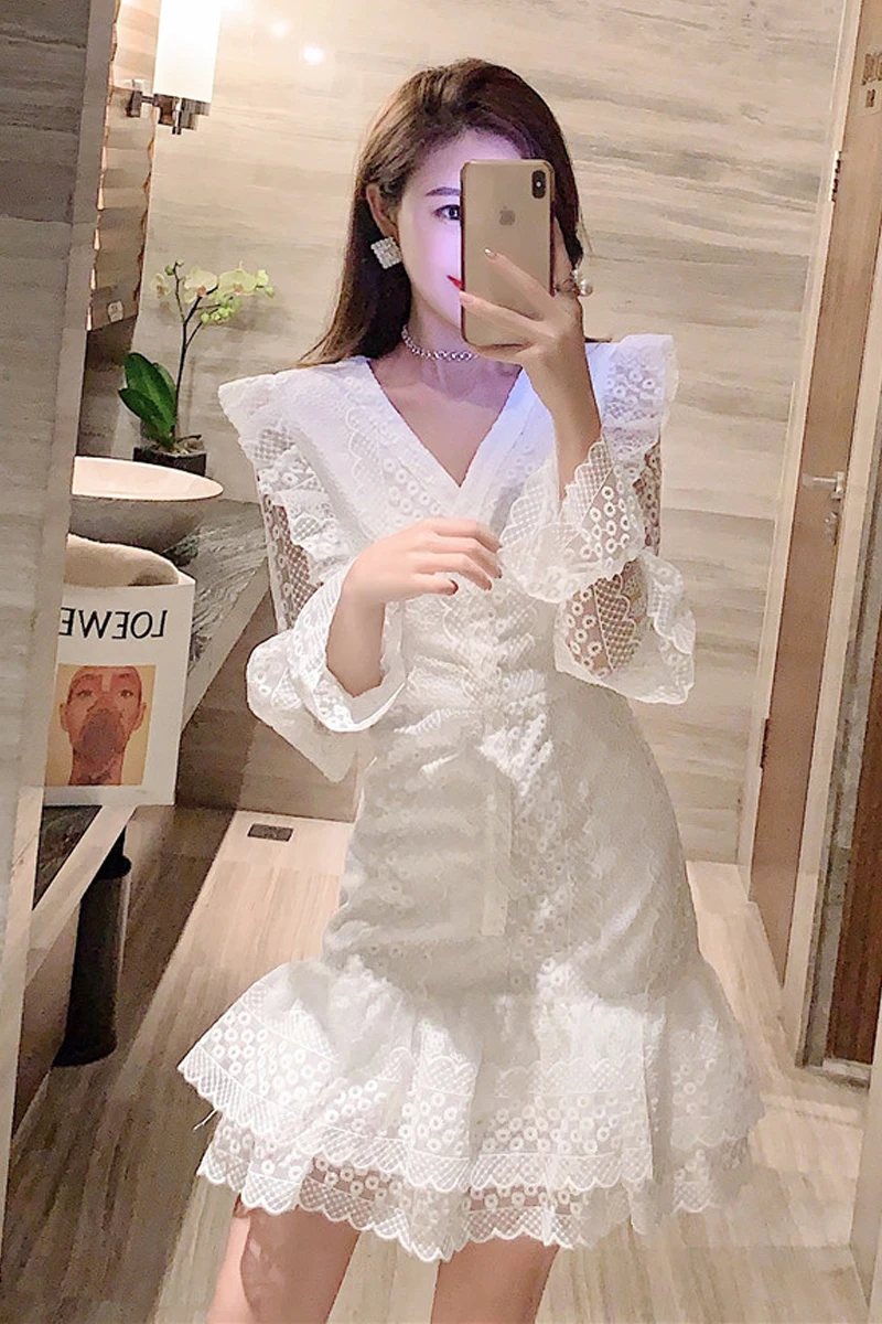 Dresses Autumn 2021 New Sweet Elegance Western Style Slimming Ruffled V-neck Lantern Sleeve High Waist Dress Female Kawaii 
Dresses Autumn 2021 New Sweet Elegance Western Style Slimming Ruffled V-neck Lantern Sleeve High Waist Dress Female Kawaii