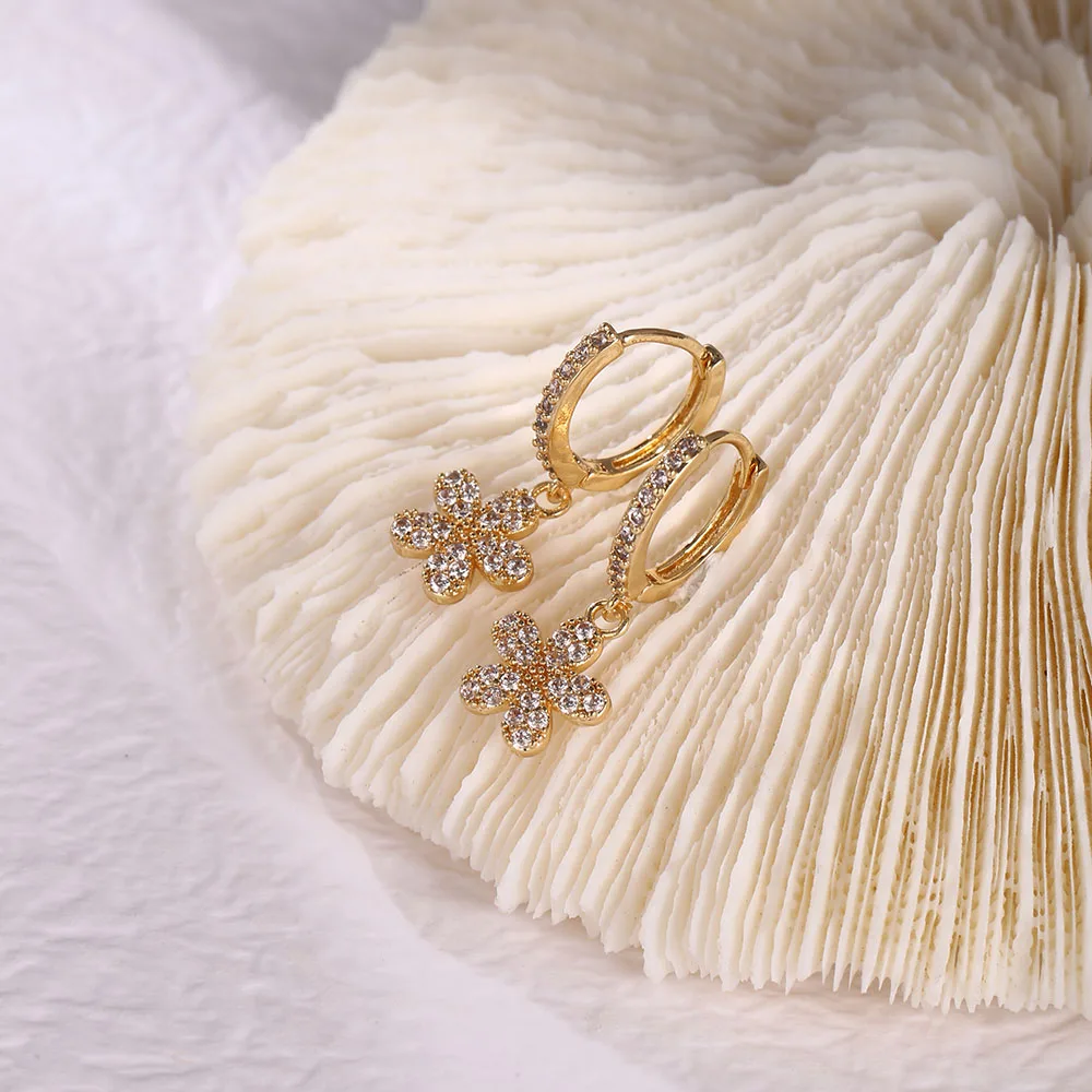Vintage Flowers Shape Leaf Drop Earrings For Women Wedding Bridal Jewelry Inlaid With Shining Zircon Female Luxury Jewelry
Vintage Flowers Shape Leaf Drop Earrings For Women Wedding Bridal Jewelry Inlaid With Shining Zircon Female Luxury Jewelry
