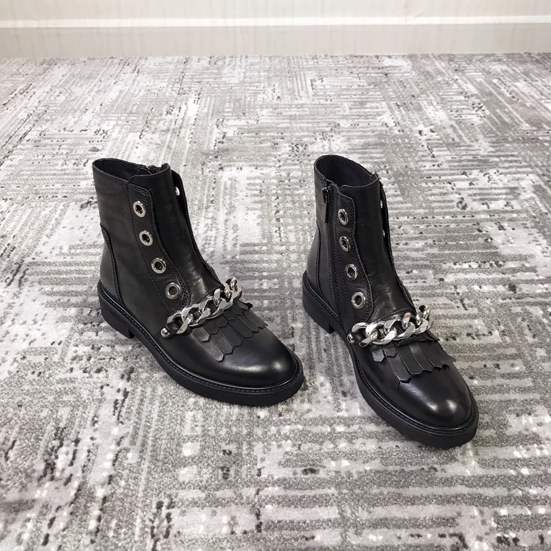 Women's Fringed Genuine Leather Boots Metal Chain Decorations Slip on Short Boots Women Designer Brand Luxury Women Shoes 2020
Women's Fringed Genuine Leather Boots Metal Chain Decorations Slip on Short Boots Women Designer Brand Luxury Women Shoes 2020