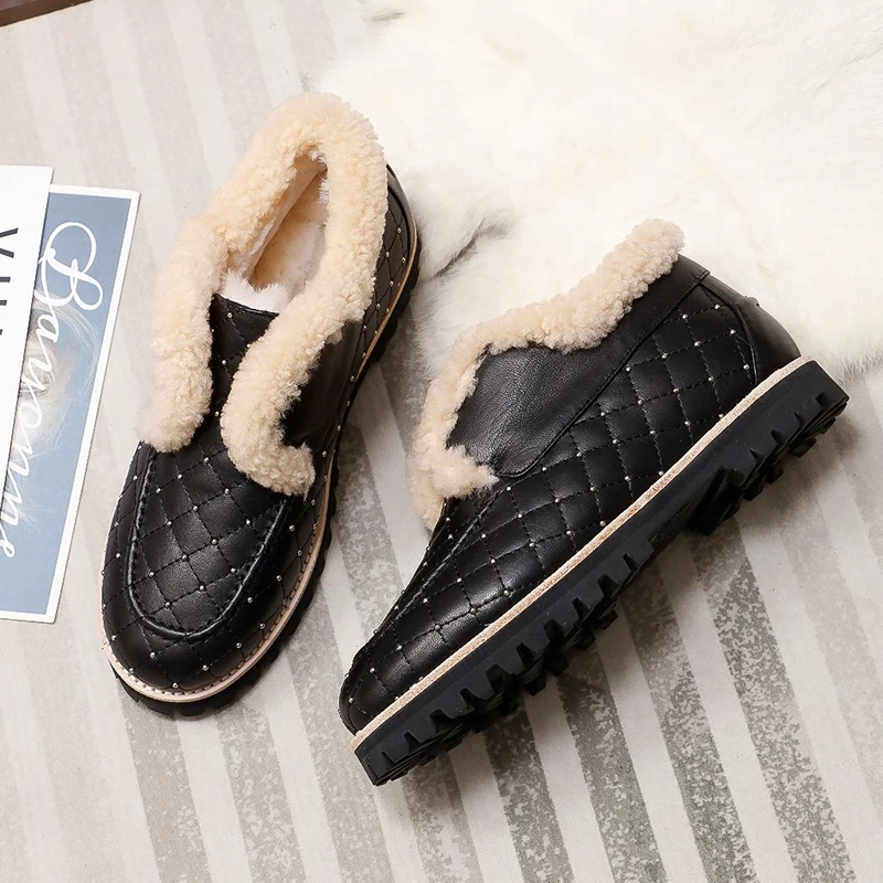 Black Soft Real Leather Snow Boots Women Round Toe Gold Rivet Slip On Warm Wool Fur Thick Bottom Flat Shoes Woman Ankle Boots 
Black Soft Real Leather Snow Boots Women Round Toe Gold Rivet Slip On Warm Wool Fur Thick Bottom Flat Shoes Woman Ankle Boots