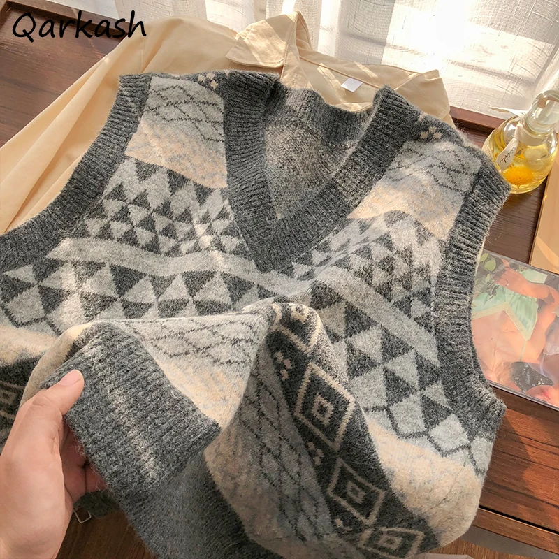 Sweater Vests Women Retro Unisex Ins Harajuku Autumn Sleeveless Ladies Clothes All-match Street BF Style Knitting Student Basic
Sweater Vests Women Retro Unisex Ins Harajuku Autumn Sleeveless Ladies Clothes All-match Street BF Style Knitting Student Basic