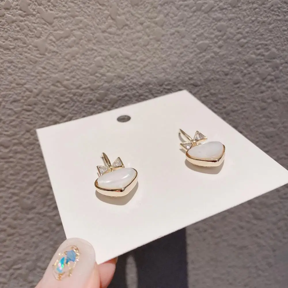 High Quality Heart Earrings Bowknot White Color Trendy Korean Fashion Jewelry For Women Natural Shell Cubic Zirconia 
High Quality Heart Earrings Bowknot White Color Trendy Korean Fashion Jewelry For Women Natural Shell Cubic Zirconia